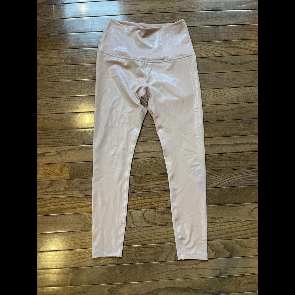 Pearlescent light pink beyond yoga leggings - Picture 3 of 4